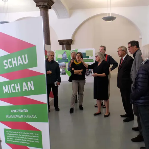 Ausstellungseröffnung "Schau mich an" von Givat Haviva mit .....